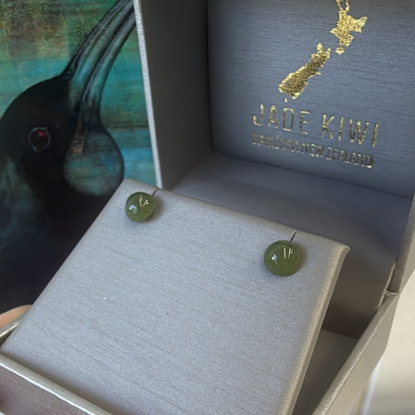 Sweet round 6mm greenstone studs